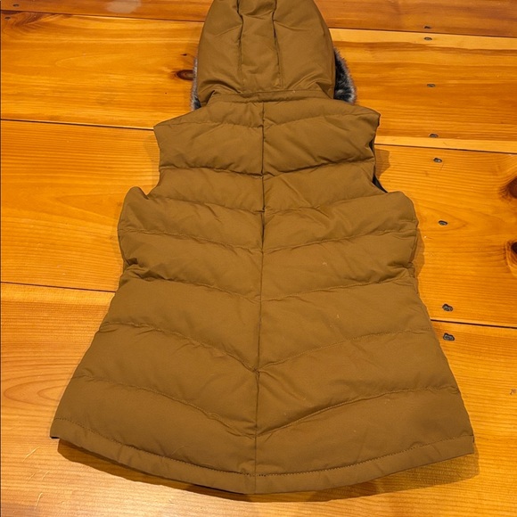 ATHLETA XXS Amber Lakeshore Vest w/Removable Fur-Trim Hood - Picture 13 of 15